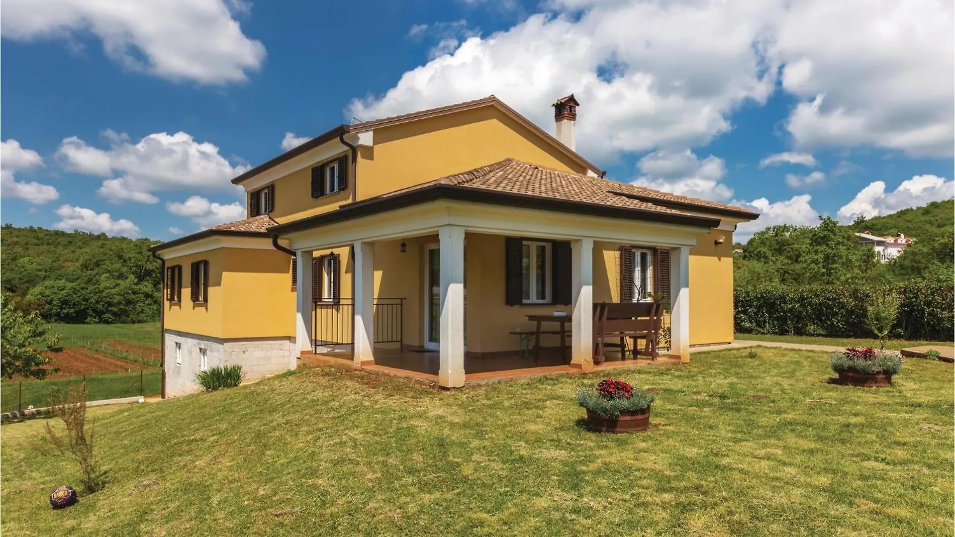 3 Bedroom Gorgeous Home In Putini Sorici 0*,