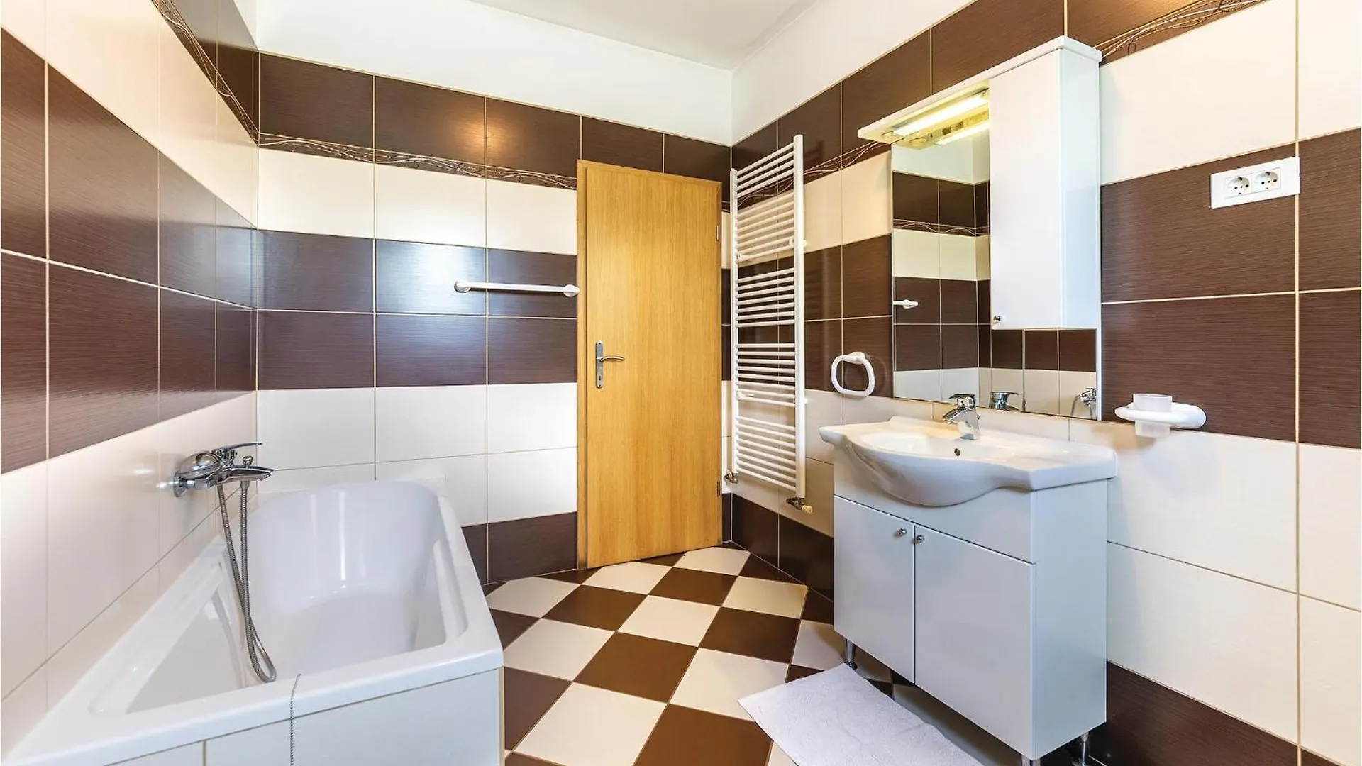 3 Bedroom Gorgeous Home In Putini Sorici